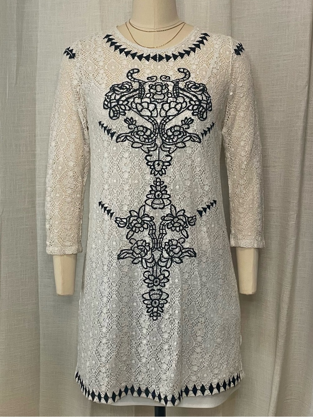 🖤Scrap-Work - White Lace Dress with Black Embroidered Detail - Size 6